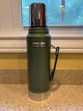 Vintage Aladdin Stanley Model A-944DH 1 Quart Vacuum Bottle, Hammertone Green